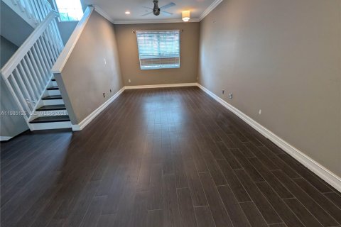 Townhouse in Wilton Manors, Florida 3 bedrooms, 156.63 sq.m. № 2047990 - photo 6