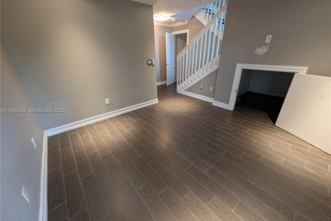 Townhouse in Wilton Manors, Florida 3 bedrooms, 156.63 sq.m. № 2047990 - photo 5