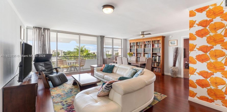 Condominio en Bay Harbor Islands, Florida, 2 dormitorios  № 1890979