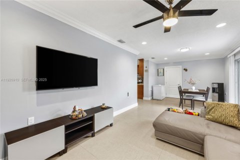 Купить виллу или дом в Майами-Гарденс, Флорида 4 спальни, 163.6м2, № 1985842 - фото 17