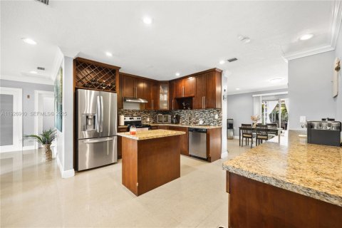 Купить виллу или дом в Майами-Гарденс, Флорида 4 спальни, 163.6м2, № 1985842 - фото 10