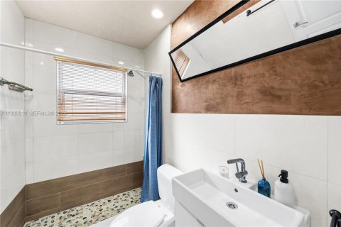 Купить виллу или дом в Майами-Гарденс, Флорида 4 спальни, 163.6м2, № 1985842 - фото 28