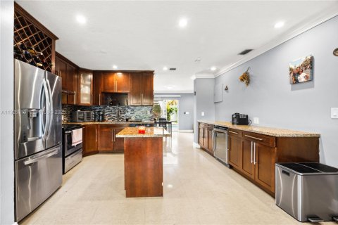 Купить виллу или дом в Майами-Гарденс, Флорида 4 спальни, 163.6м2, № 1985842 - фото 9