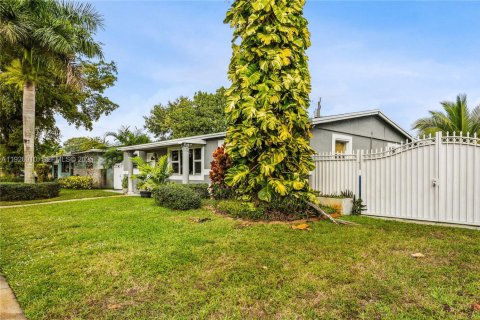 Купить виллу или дом в Майами-Гарденс, Флорида 4 спальни, 163.6м2, № 1985842 - фото 3