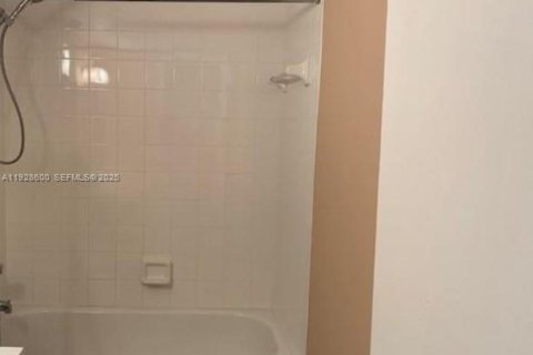 Copropriété à louer à Dania Beach, Floride: 2 chambres, 86.68 m2 № 1988720 - photo 12