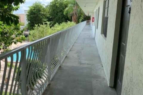 Copropriété à louer à Dania Beach, Floride: 2 chambres, 86.68 m2 № 1988720 - photo 3