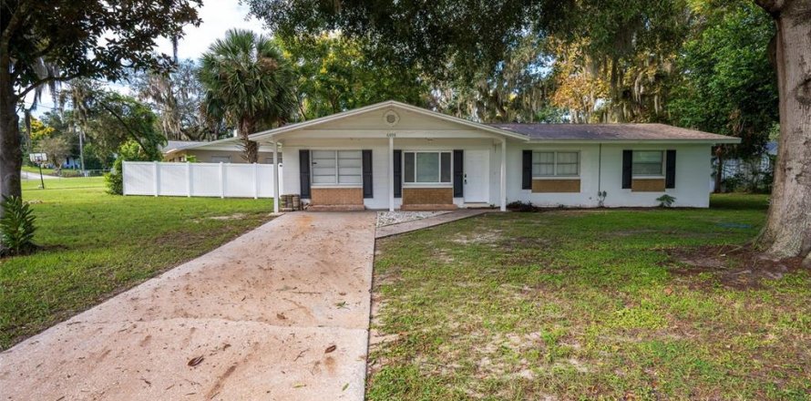 Villa ou maison à Leesburg, Floride 4 chambres, 130.43 m2 № 2405760