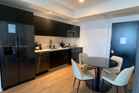 Condo in Miami, Florida, 1 bedroom  № 1688731 - photo 3