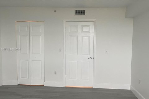 Снять в аренду кондоминиум в Майами, Флорида 1 спальня, 75.81м2, № 1992569 - фото 8