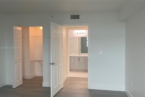 Снять в аренду кондоминиум в Майами, Флорида 1 спальня, 75.81м2, № 1992569 - фото 11