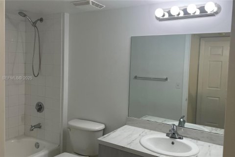 Снять в аренду кондоминиум в Майами, Флорида 1 спальня, 75.81м2, № 1992569 - фото 4