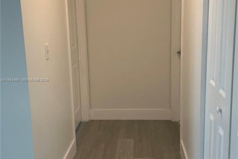 Снять в аренду кондоминиум в Майами, Флорида 1 спальня, 75.81м2, № 1992569 - фото 3