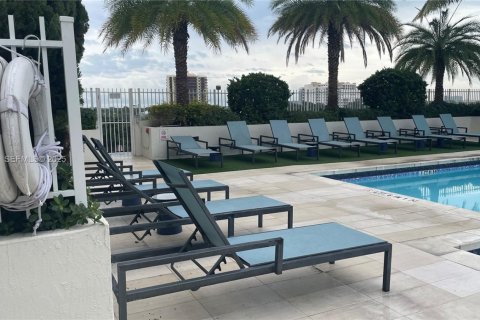 Снять в аренду кондоминиум в Майами, Флорида 1 спальня, 75.81м2, № 1992569 - фото 20