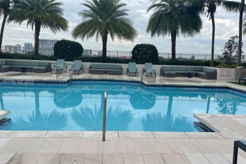 Снять в аренду кондоминиум в Майами, Флорида 1 спальня, 75.81м2, № 1992569 - фото 18