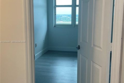 Снять в аренду кондоминиум в Майами, Флорида 1 спальня, 75.81м2, № 1992569 - фото 6