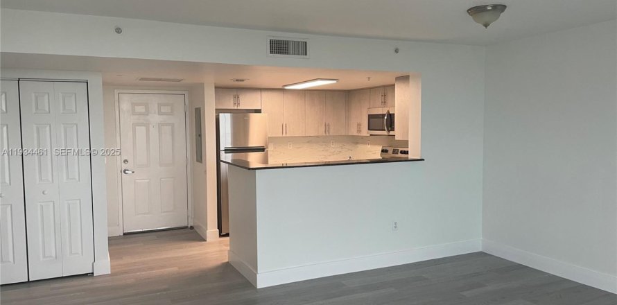 Кондоминиум с 1 спальней в Майами, Флорида № 1992569