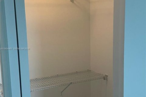 Снять в аренду кондоминиум в Майами, Флорида 1 спальня, 75.81м2, № 1992569 - фото 9