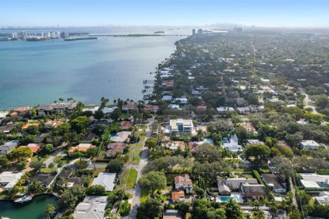 House in Miami Shores, Florida 4 bedrooms, 204.57 sq.m. № 1942278 - photo 11