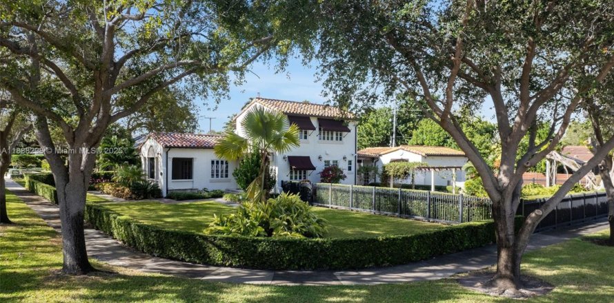 House in Miami Shores, Florida 4 bedrooms, 204.57 sq.m. № 1942278