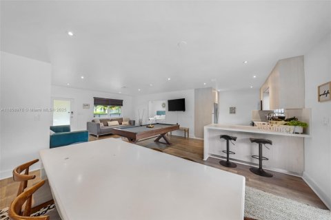 Villa ou maison à vendre à Miami, Floride: 4 chambres, 157.93 m2 № 1889041 - photo 11