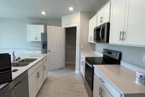 House in Cape Coral, Florida 4 bedrooms № 1953808 - photo 10