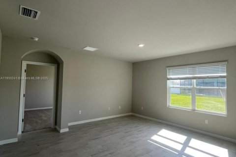 House in Cape Coral, Florida 4 bedrooms № 1953808 - photo 7