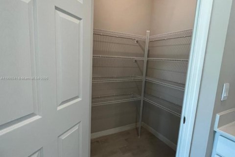 House in Cape Coral, Florida 4 bedrooms № 1953808 - photo 19