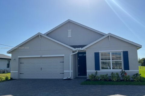 House in Cape Coral, Florida 4 bedrooms № 1953808 - photo 1