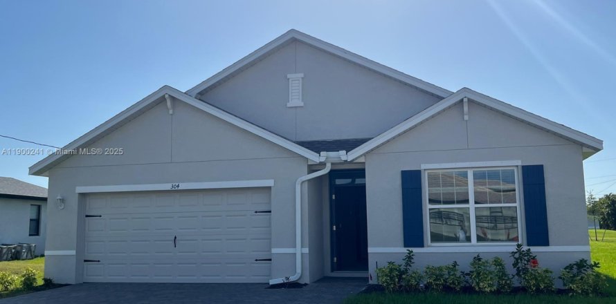 House in Cape Coral, Florida 4 bedrooms № 1953808