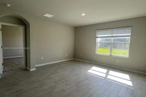 House in Cape Coral, Florida 4 bedrooms № 1953808 - photo 5