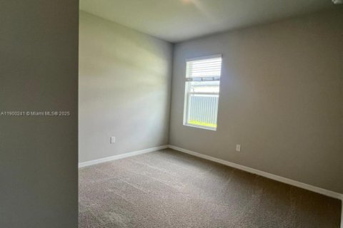 House in Cape Coral, Florida 4 bedrooms № 1953808 - photo 22