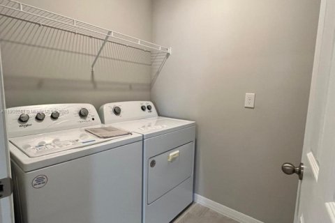 House in Cape Coral, Florida 4 bedrooms № 1953808 - photo 29