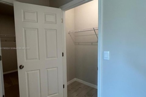 House in Cape Coral, Florida 4 bedrooms № 1953808 - photo 17