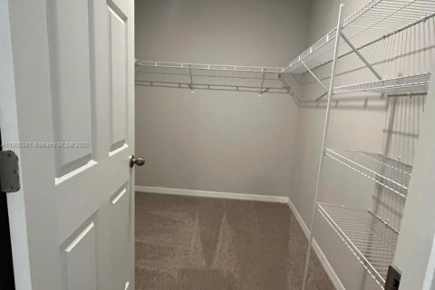 House in Cape Coral, Florida 4 bedrooms № 1953808 - photo 27