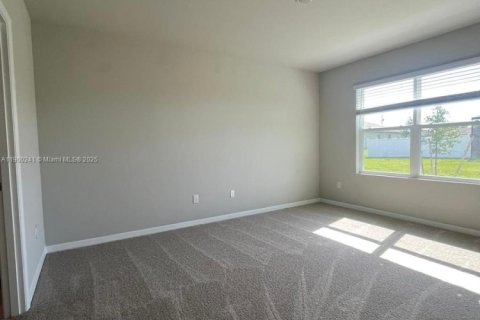 House in Cape Coral, Florida 4 bedrooms № 1953808 - photo 24