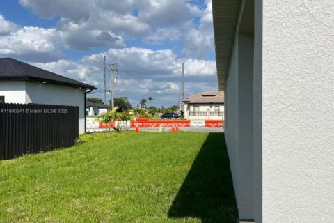 House in Cape Coral, Florida 4 bedrooms № 1953808 - photo 30