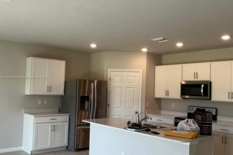 House in Cape Coral, Florida 4 bedrooms № 1953808 - photo 8