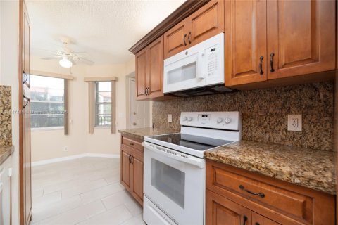Condo in Pembroke Pines, Florida, 2 bedrooms  № 1849015 - photo 11
