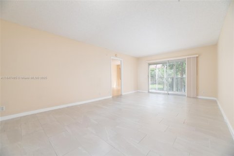 Condo in Pembroke Pines, Florida, 2 bedrooms  № 1849015 - photo 5