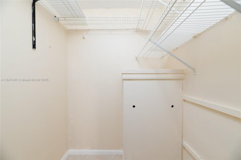 Condo in Pembroke Pines, Florida, 2 bedrooms  № 1849015 - photo 18