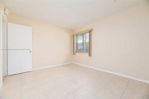 Condo in Pembroke Pines, Florida, 2 bedrooms  № 1849015 - photo 16