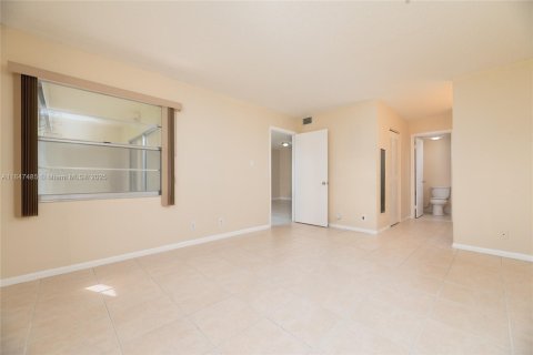 Condo in Pembroke Pines, Florida, 2 bedrooms  № 1849015 - photo 13