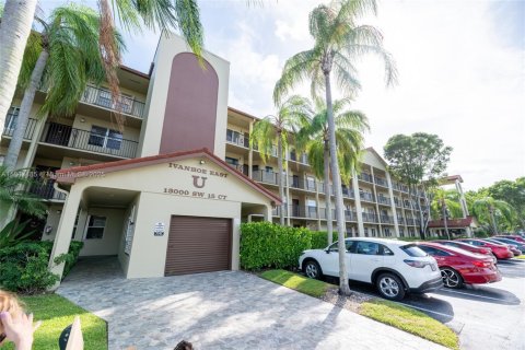 Condo in Pembroke Pines, Florida, 2 bedrooms  № 1849015 - photo 2