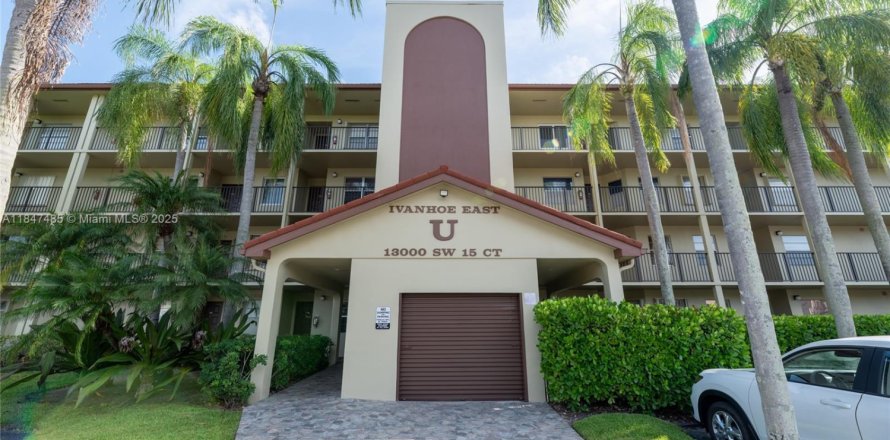 Condo in Pembroke Pines, Florida, 2 bedrooms  № 1849015