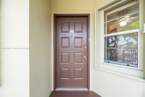 Condo in Pembroke Pines, Florida, 2 bedrooms  № 1849015 - photo 3