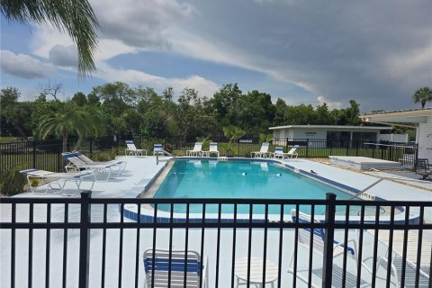Condo in Bradenton, Florida, 1 bedroom  № 2120955 - photo 9