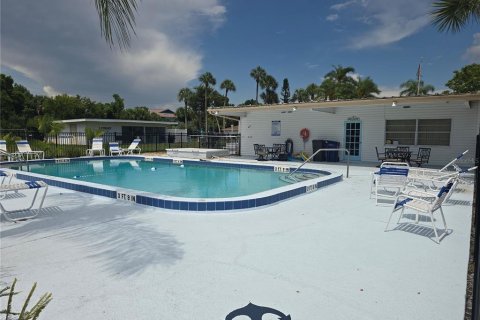 Condo in Bradenton, Florida, 1 bedroom  № 2120955 - photo 10