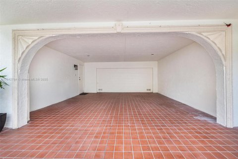 Townhouse in Miami, Florida 5 bedrooms, 374.86 sq.m. № 1940213 - photo 28