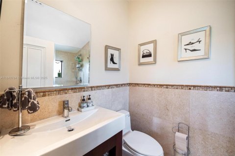 Townhouse in Miami, Florida 5 bedrooms, 374.86 sq.m. № 1940213 - photo 13