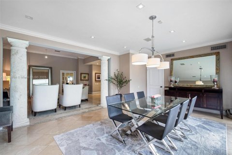 Townhouse in Miami, Florida 5 bedrooms, 374.86 sq.m. № 1940213 - photo 4